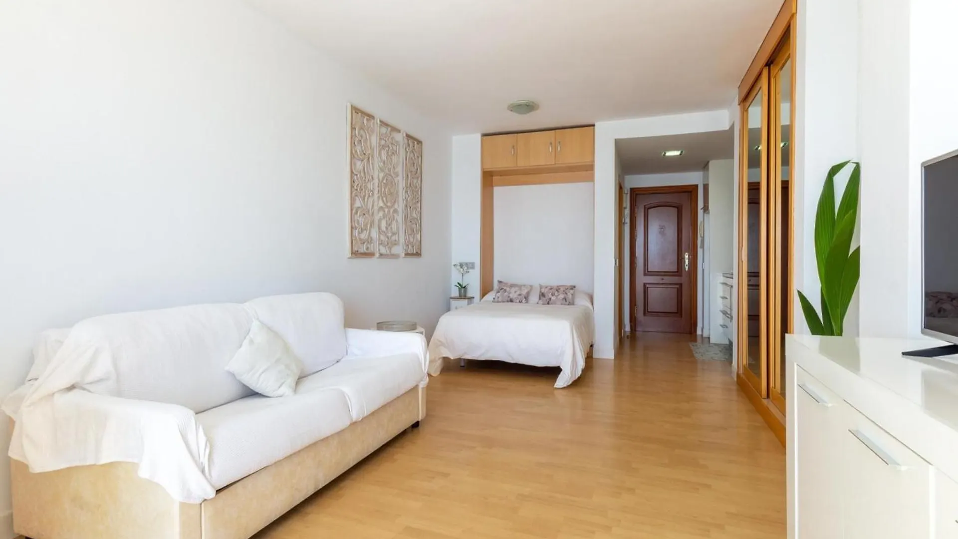 Beachfront Apartment For 3 Persons Torremolinos 0*,  Španělsko